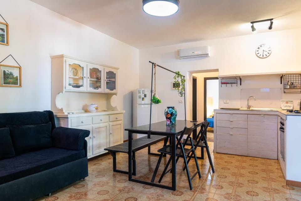 Bed, Kitchen or kitchenette, Living room, Dining area