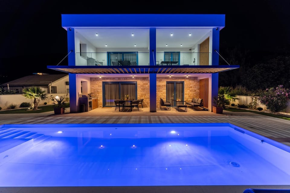 Property building, Pool view, Swimming pool