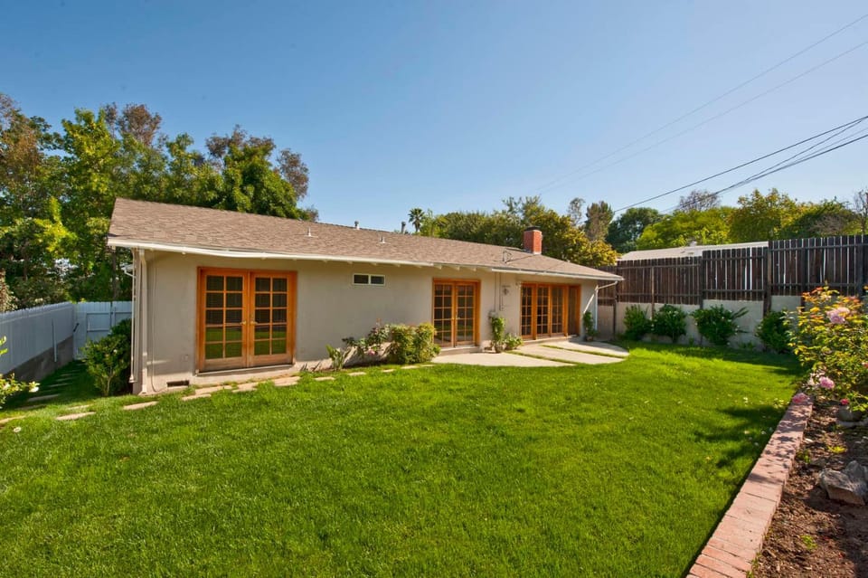 charming guest house Apartment in Woodland Hills