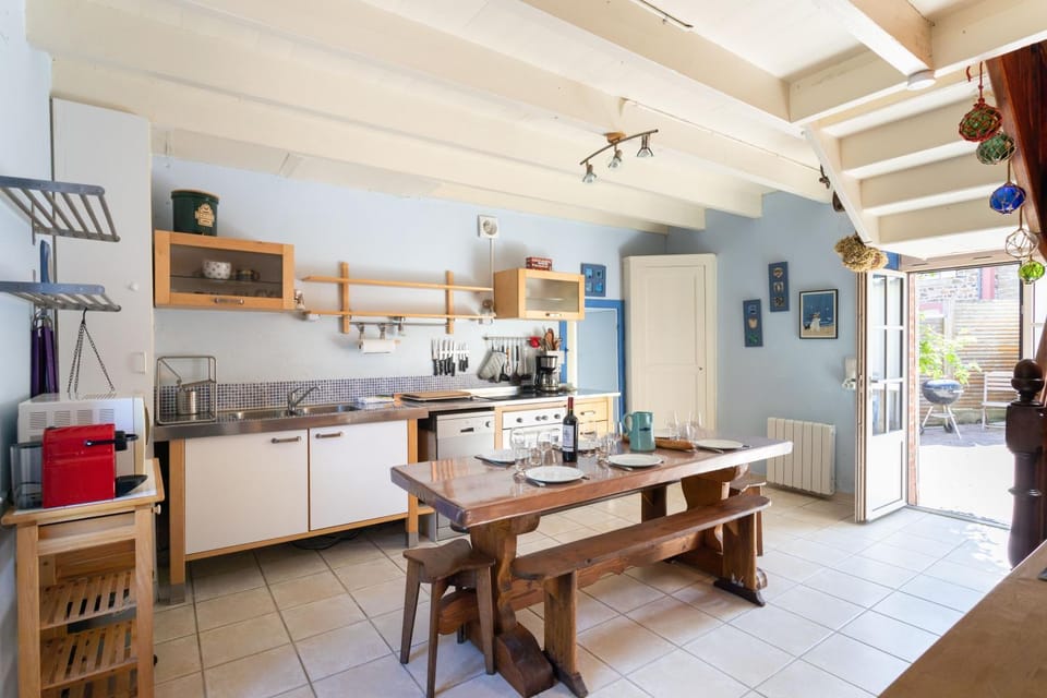 Kitchen or kitchenette, stove