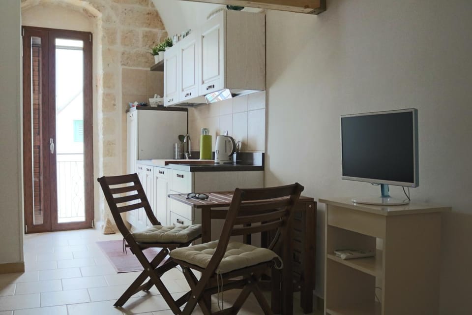 TV and multimedia, Kitchen or kitchenette, Dining area