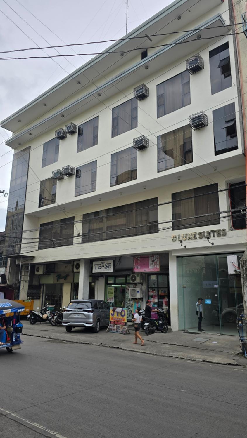 D'Luxe Suites Hotel in Central Visayas
