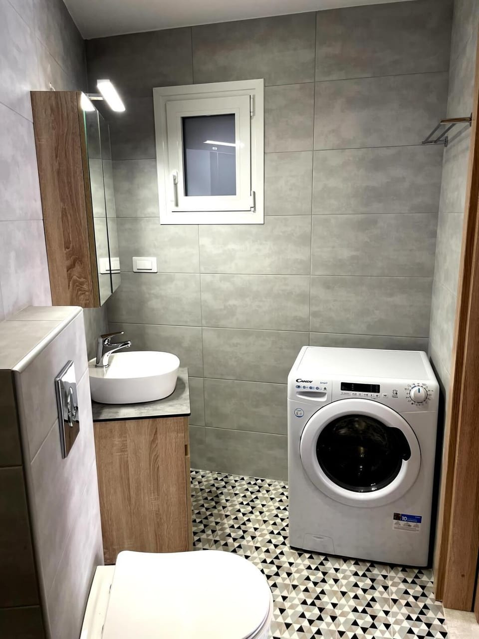 Toilet, Bathroom, washing machine, dryer
