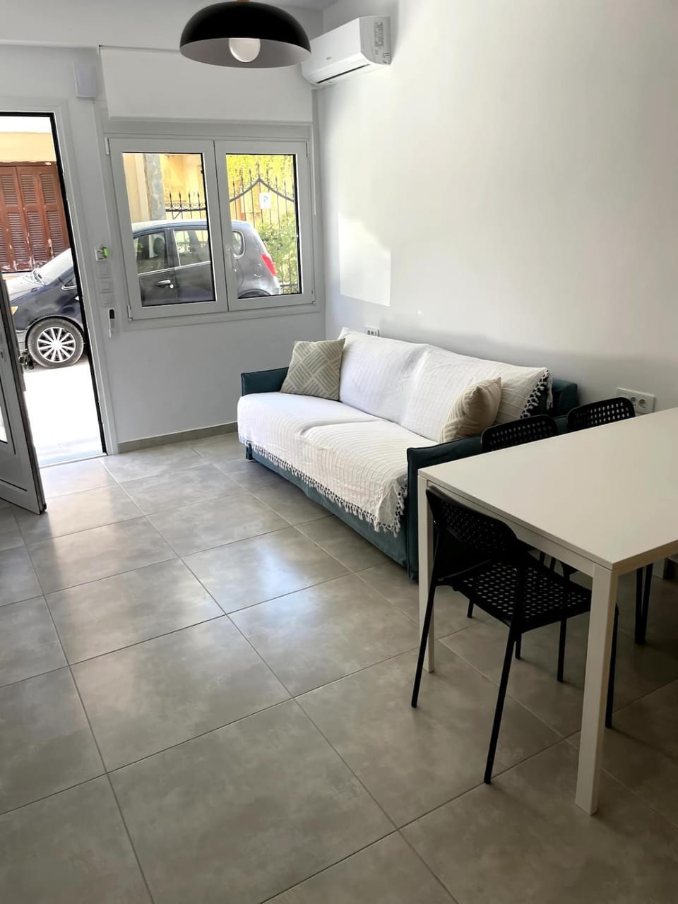 Bed, Living room, Seating area, Dining area, Bedroom