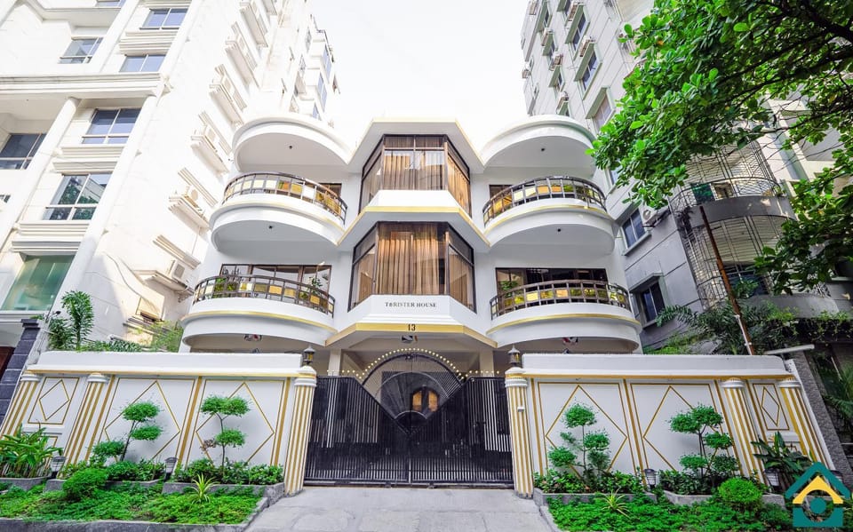 Property building, Facade/entrance, Garden view