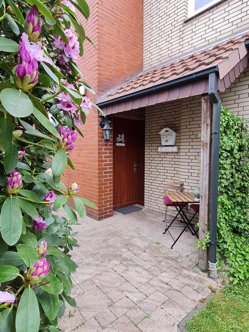 Facade/entrance, Garden, Balcony/Terrace