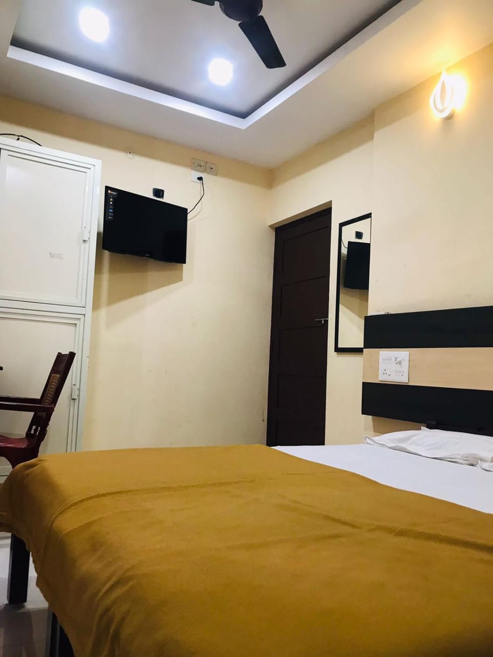 Crown Palace Tourist Home Hotel in Kochi