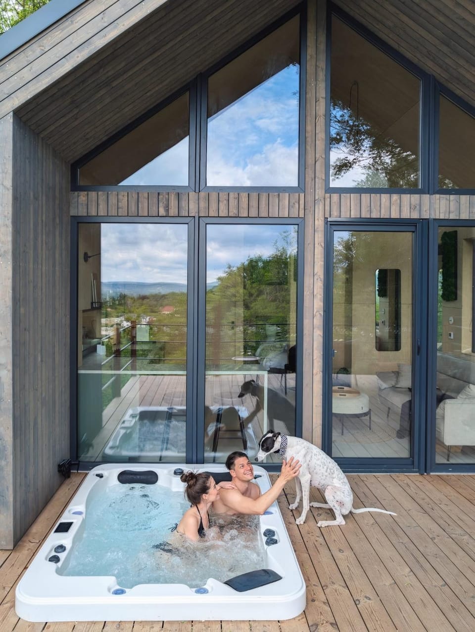 Hot Tub, Pets