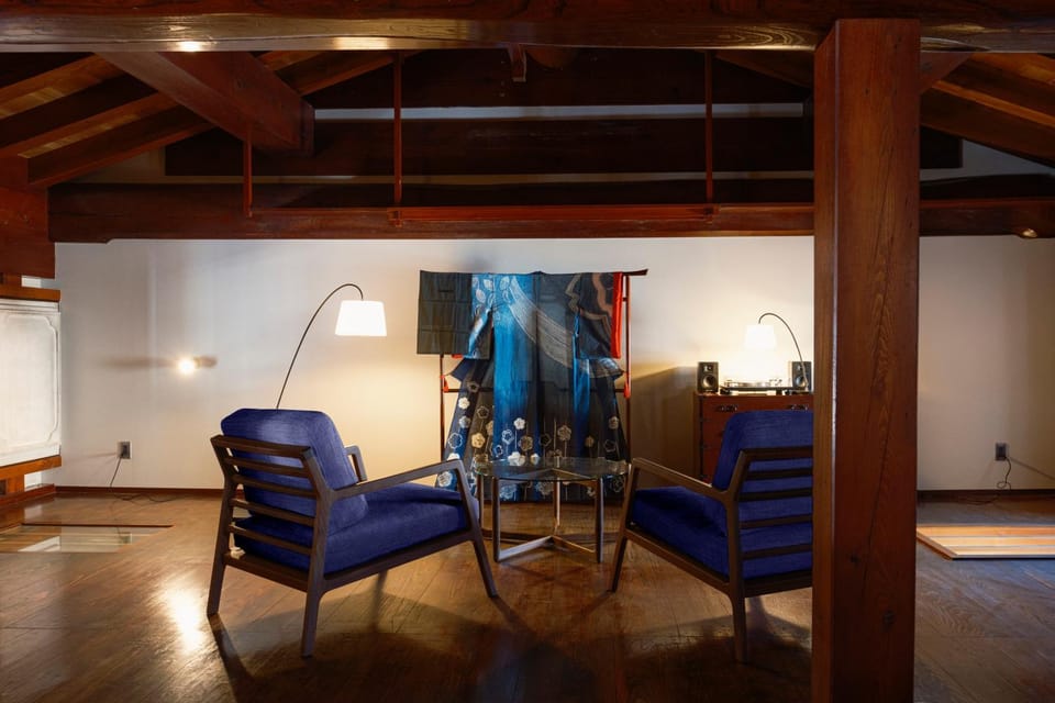 Photo of the whole room, Seating area, Bedroom