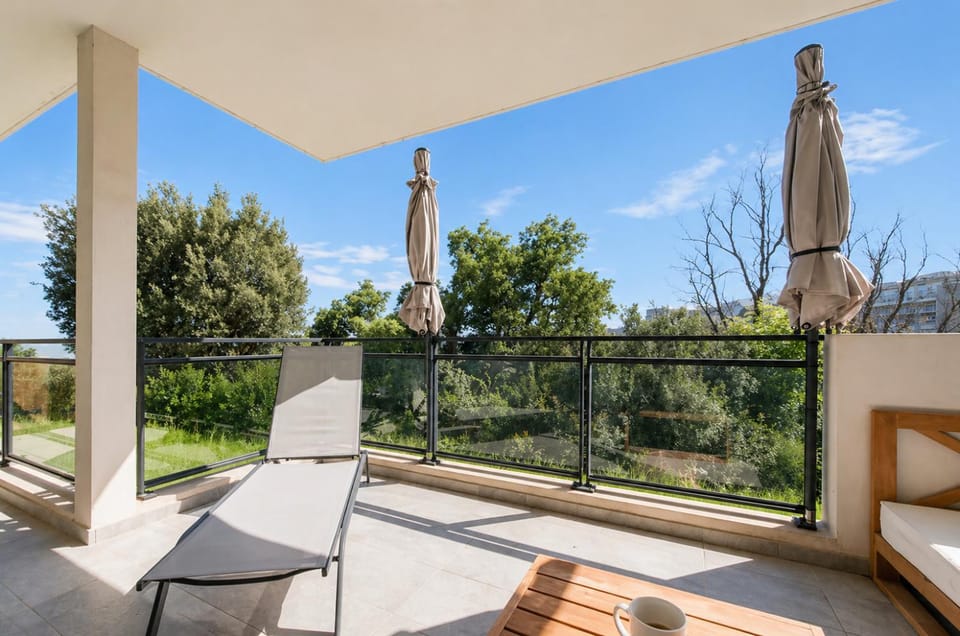 Property building, Patio, Day