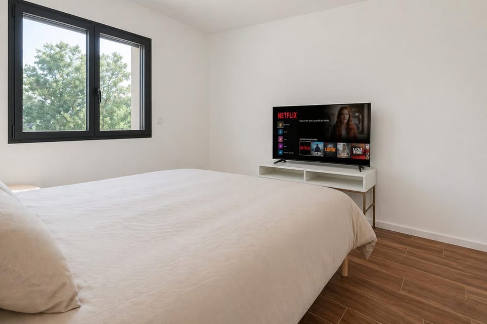 Bed, TV and multimedia