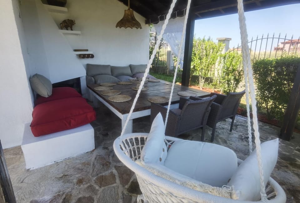 Patio, Day, BBQ facilities, Garden, View (from property/room), Seating area, Garden view