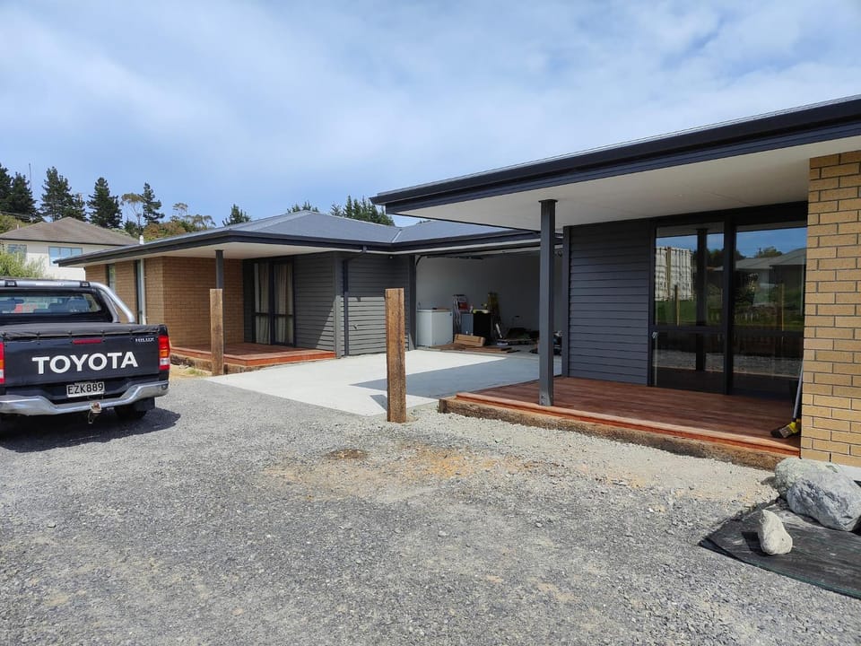 Property building, Facade/entrance, Parking