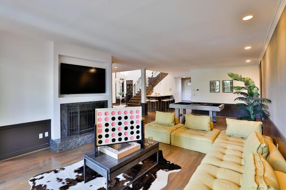 6BR-Music Studio-Pool-Spa & Games Villa in Sherman Oaks