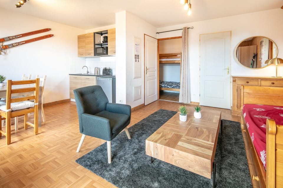 Kitchen or kitchenette, Living room