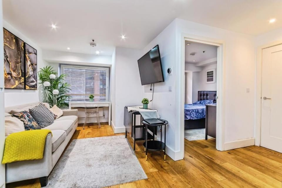 New 1 Bed Apartment 12 mins to Central London and Gatwick Airport Apartment in Croydon