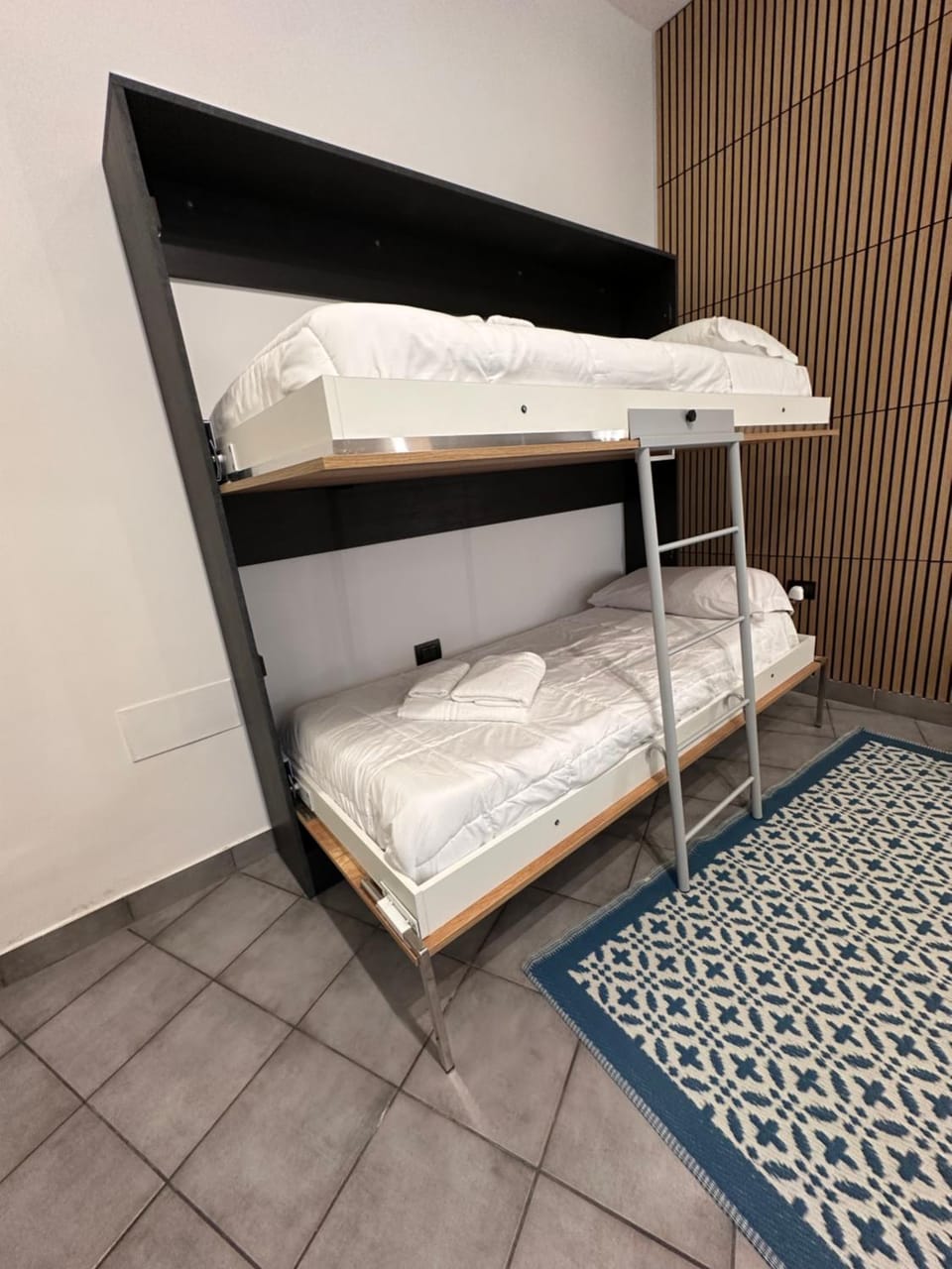 Priority Boarding Apartment in Naples