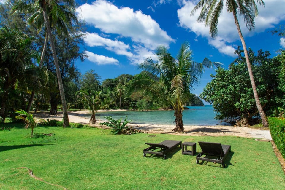 Day, Natural landscape, Garden, Beach, Garden view, Sea view, sunbed