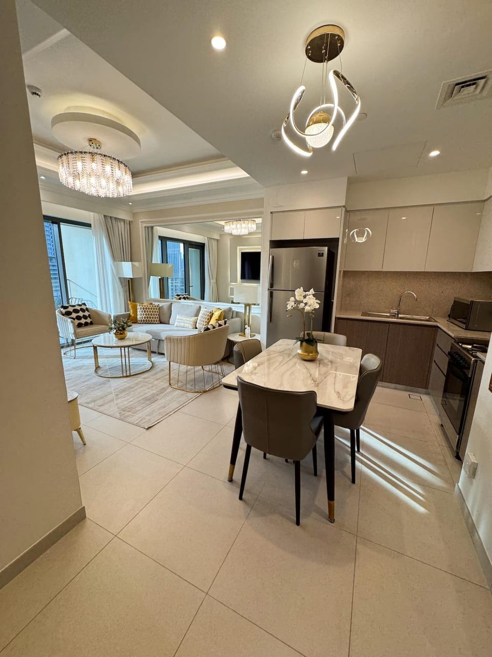 Kensington - 2BR Burj Royale 5 min Dubai Mall Apartment in Dubai