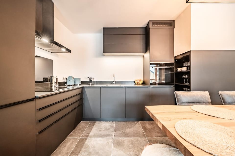 Bed, Kitchen or kitchenette, stove