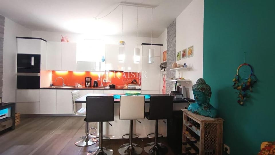 Kitchen or kitchenette, Dining area, oven, stove