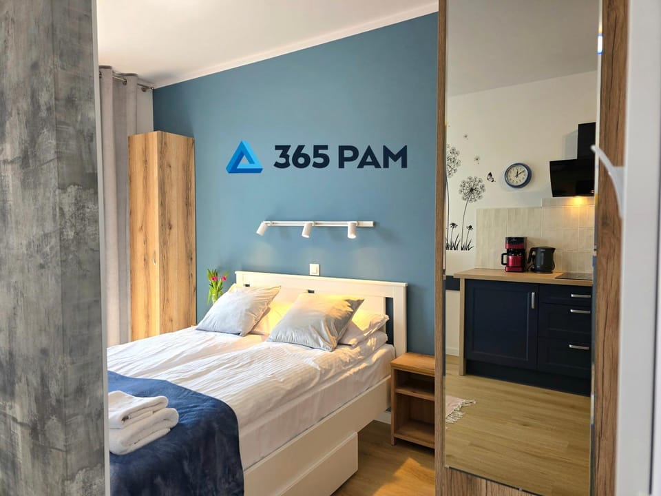 Bed, Kitchen or kitchenette, Photo of the whole room, Bedroom, wardrobe