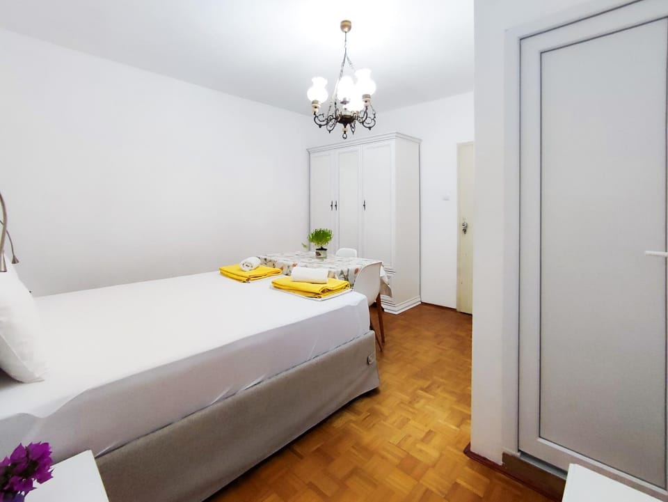 Guesthouse Porobic Double Room Bed and Breakfast in Dubrovnik-Neretva County