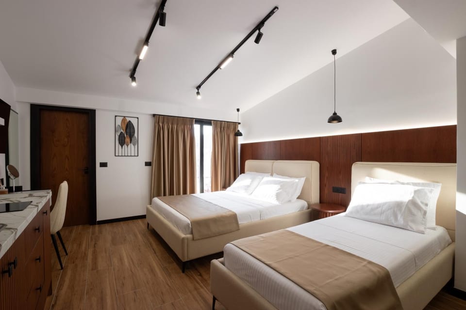 Bed, TV and multimedia, Photo of the whole room