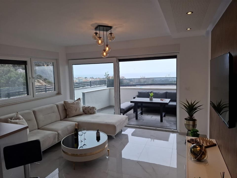 TV and multimedia, View (from property/room), Balcony/Terrace, Living room, Seating area