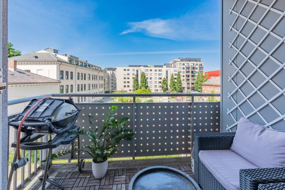 View (from property/room), Balcony/Terrace, Seating area