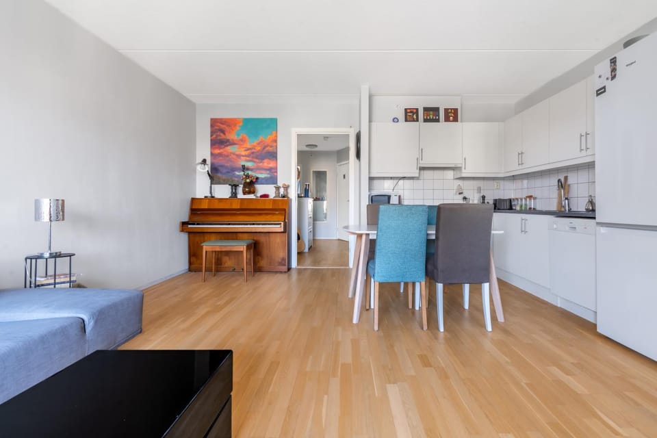 Kitchen or kitchenette, Seating area, Dining area, oven