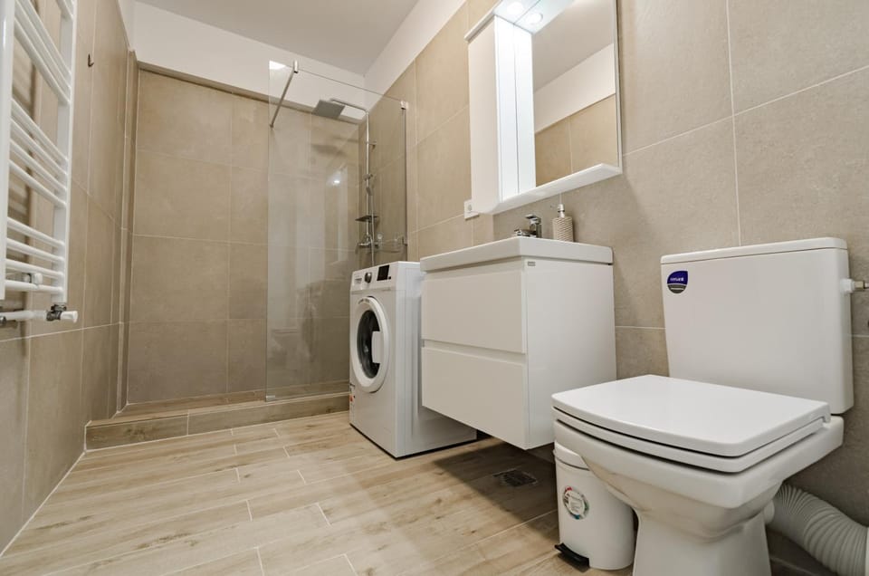 Shower, Toilet, Bathroom, washing machine