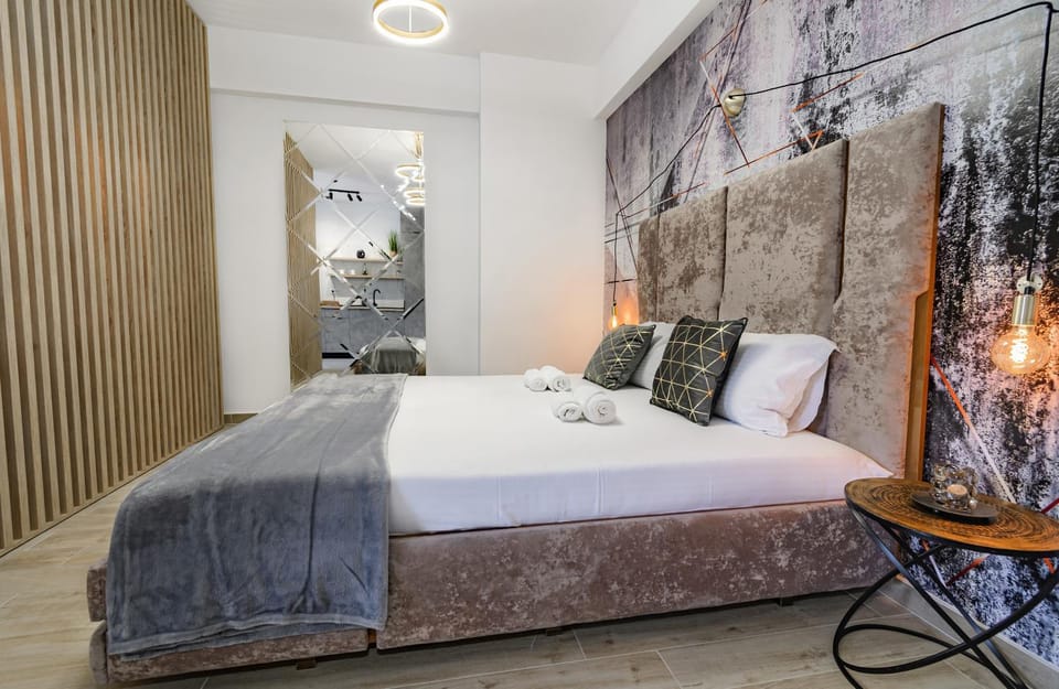 Bed, Photo of the whole room, Bedroom, towels