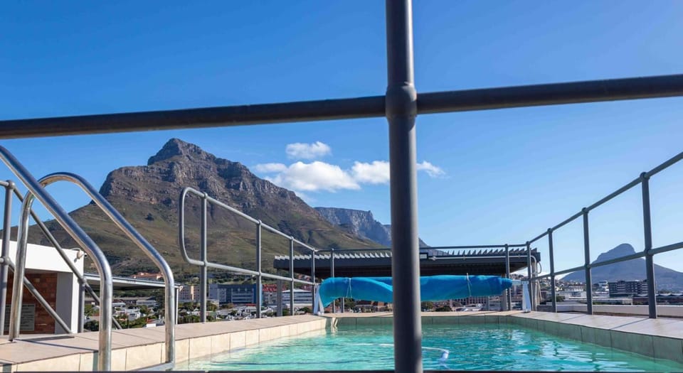 Elegant 2 bedroom apartment with Mountain Views Apartment in Cape Town