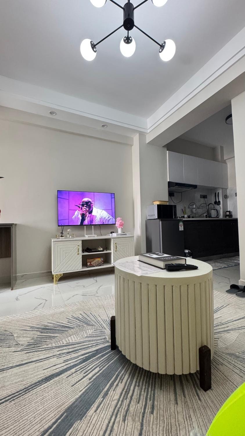 Modern Suite 1BR in Kilimani WIFI,Netflix,Free Parking,Near yaya center Apartment in Nairobi County