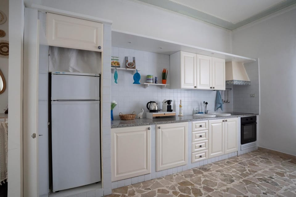 Coffee/tea facilities, Kitchen or kitchenette, dishwasher, oven, pet friendly, stove