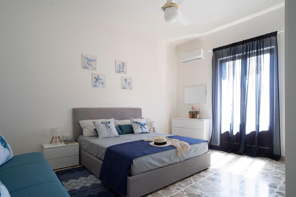 Bed, Photo of the whole room, Bedroom, air conditioner