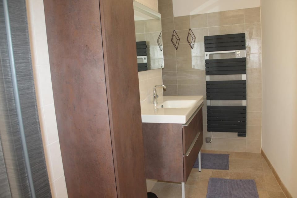 logement entier dans maison pour 4 Bed and Breakfast in Villeneuve-lès-Avignon