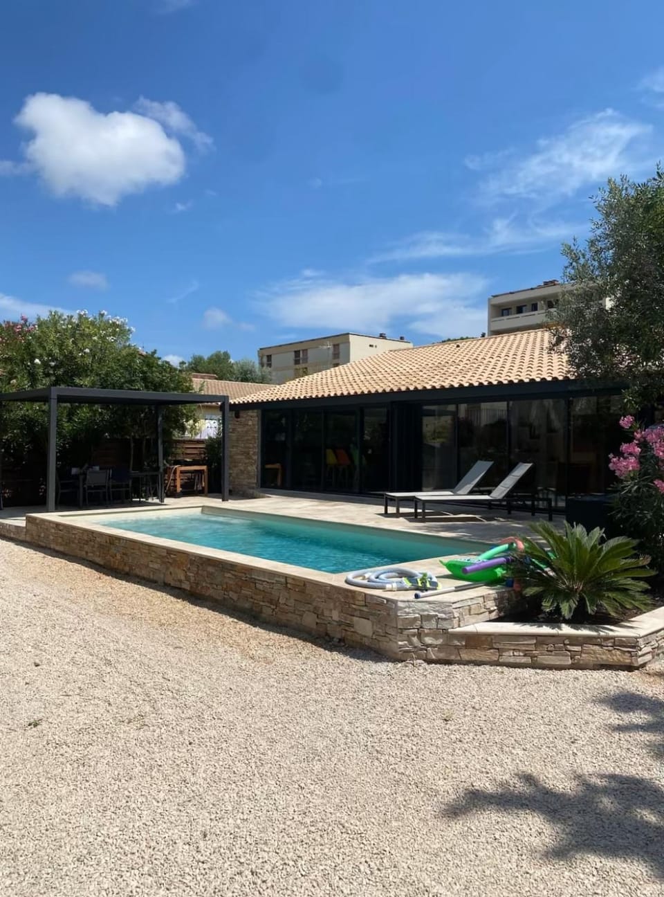Swimming pool, sunbed