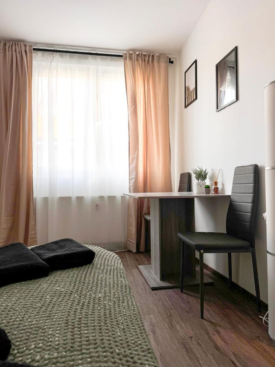 Seating area, Bedroom
