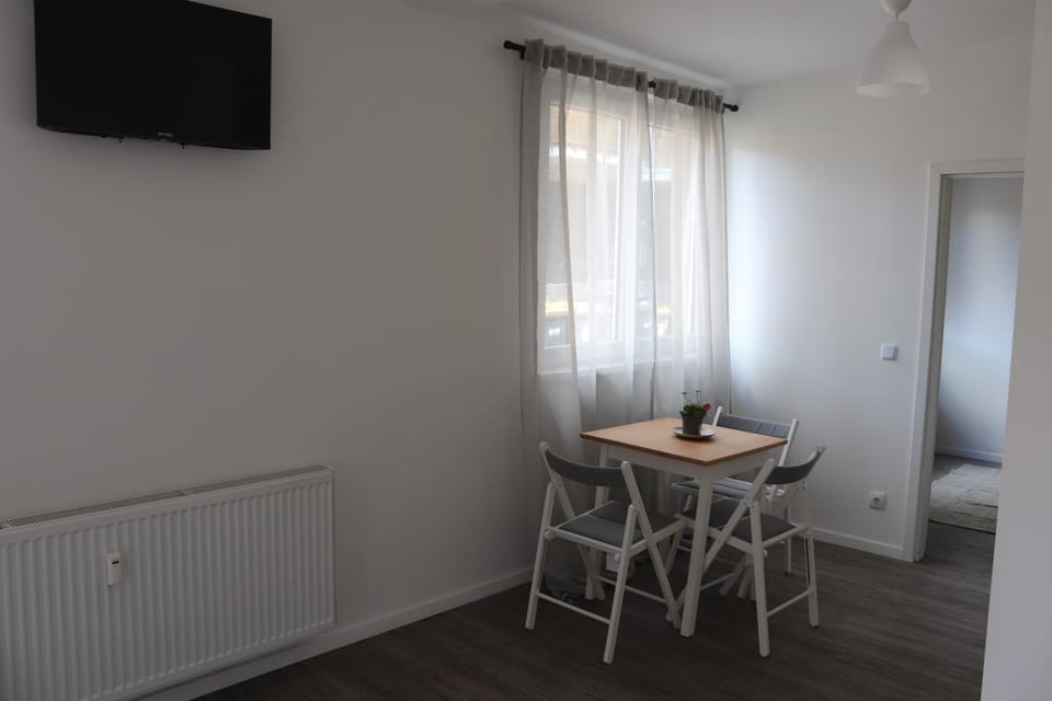 TV and multimedia, Living room, Seating area, Dining area, internet