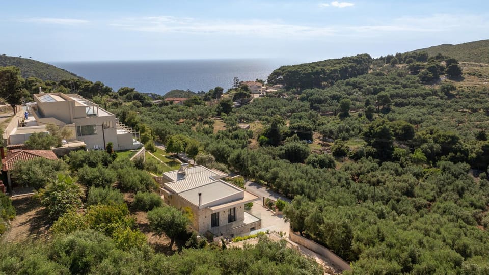 Property building, Neighbourhood, Natural landscape, Mountain view, Sea view