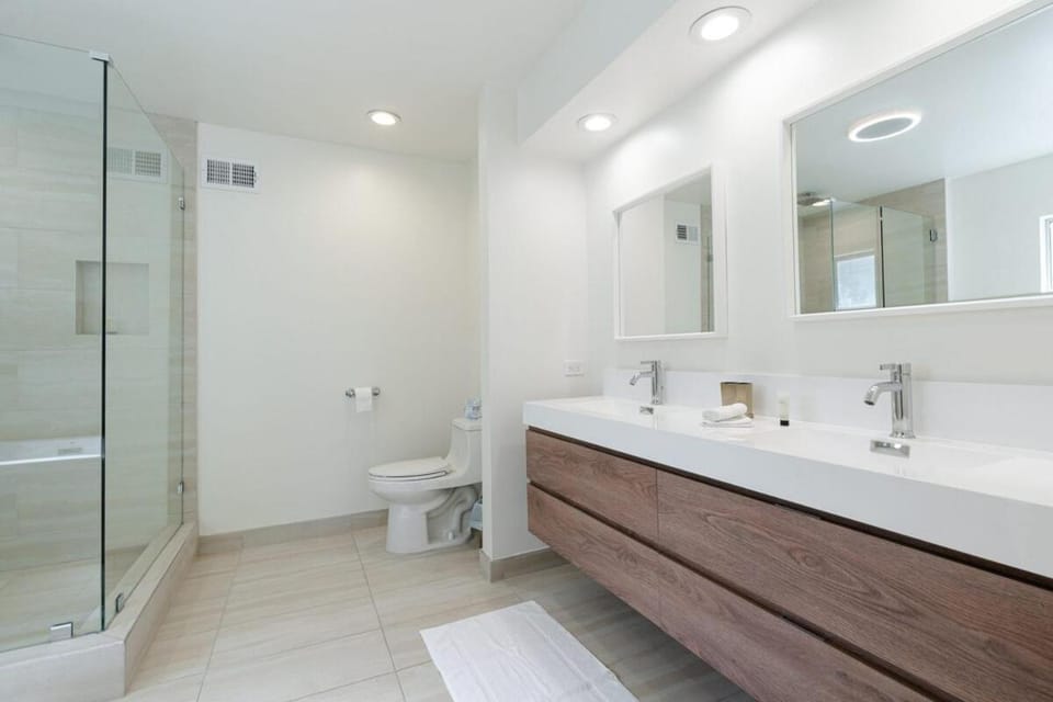 Mulholland Drive with Spa & Game Room House in Studio City