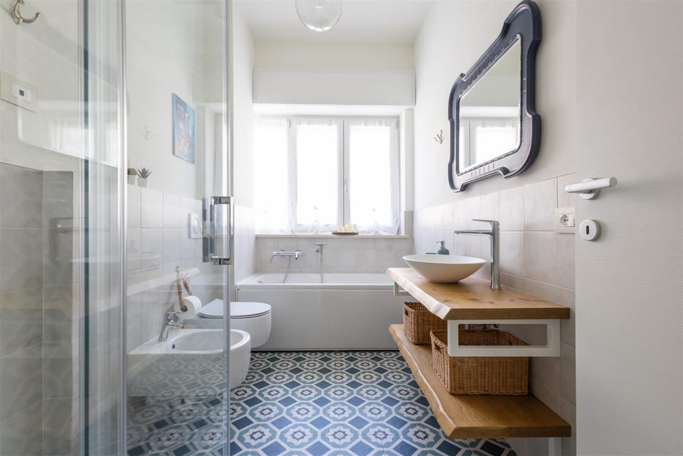 Shower, Toilet, Bathroom, Bath, towels