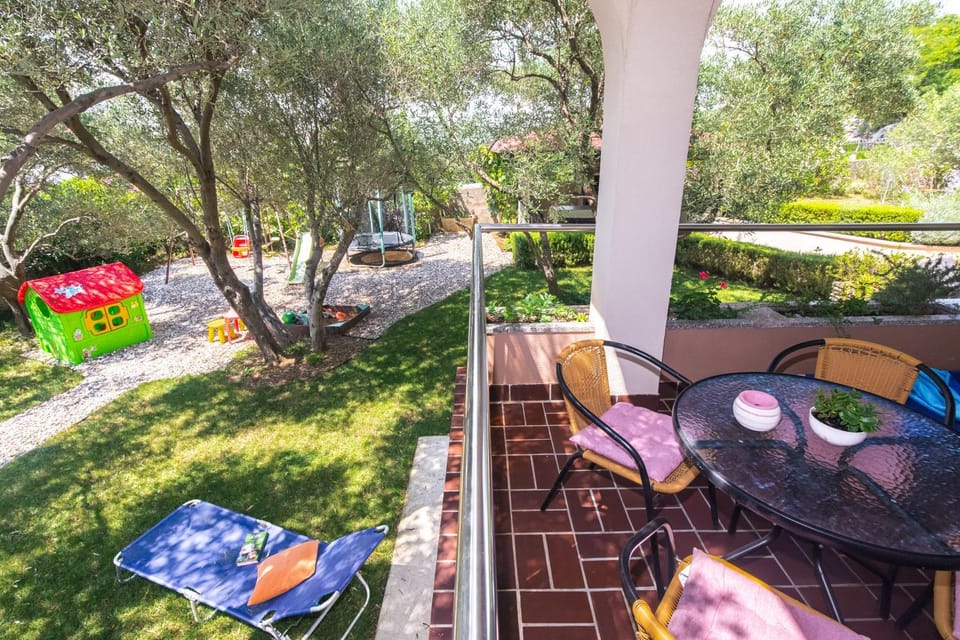 Patio, Spring, Day, Natural landscape, Children play ground, Children play ground, Garden, View (from property/room), Balcony/Terrace, Living room, Seating area, Evening entertainment, Garden view, sunbed