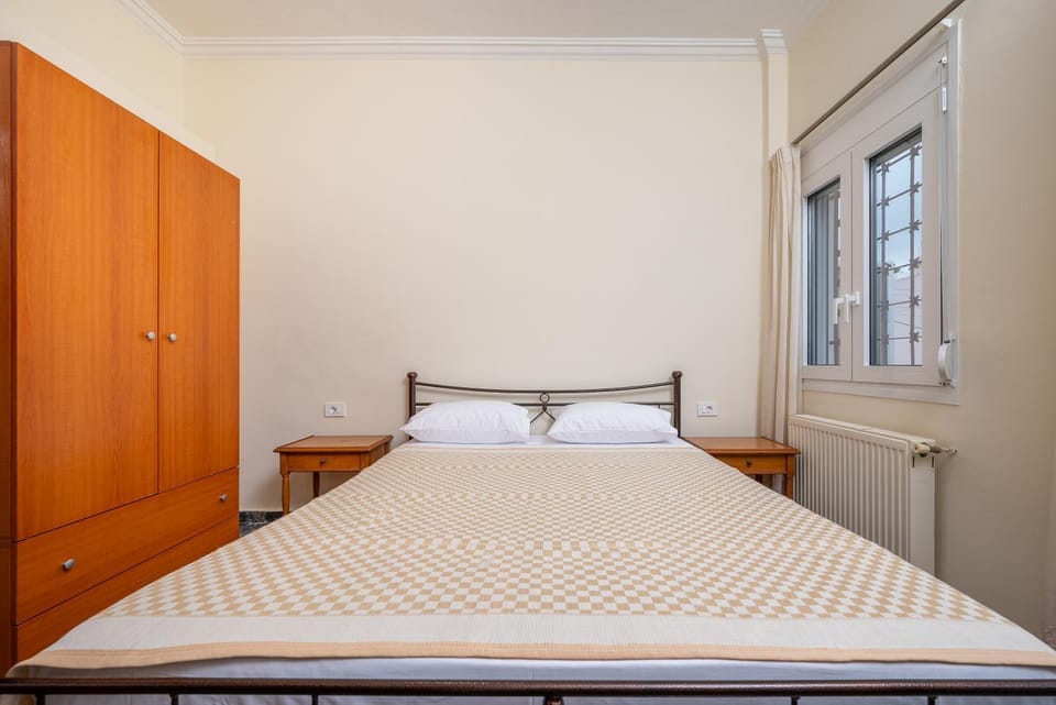 Bed, Photo of the whole room, Bedroom, wardrobe