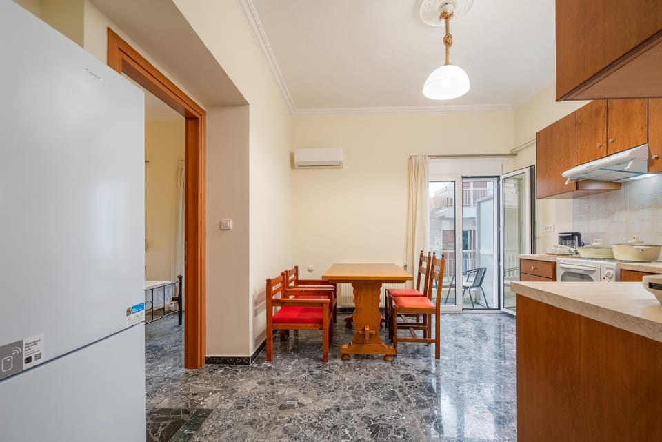 Kitchen or kitchenette, Dining area, stove, air conditioner