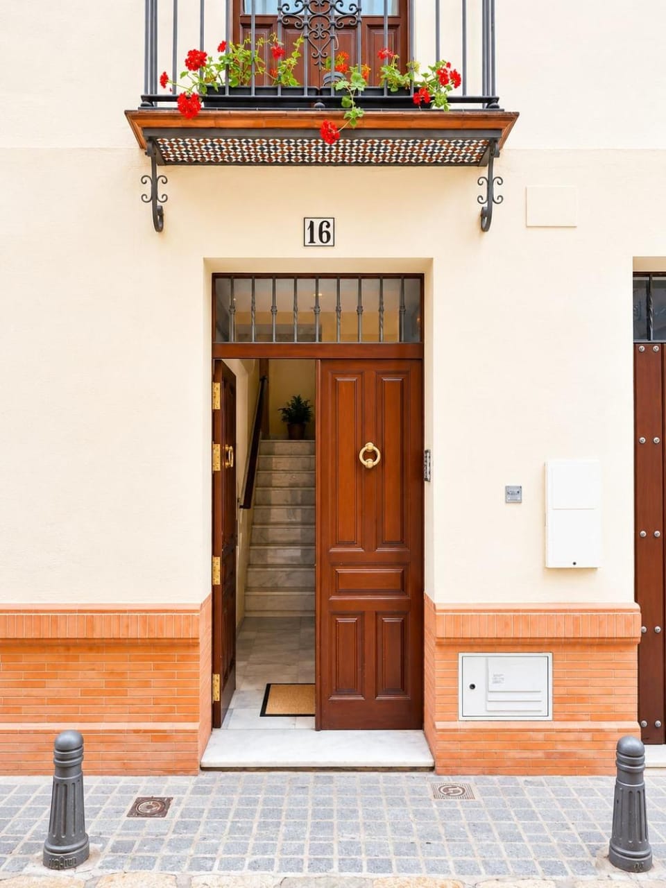 Facade/entrance