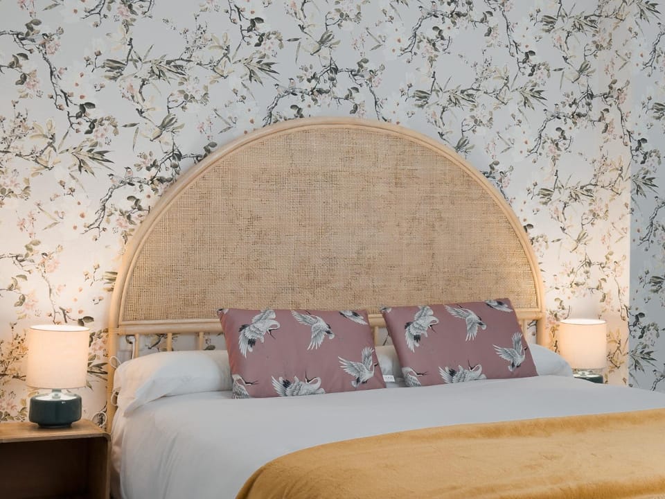 Bed, Photo of the whole room, Bedroom