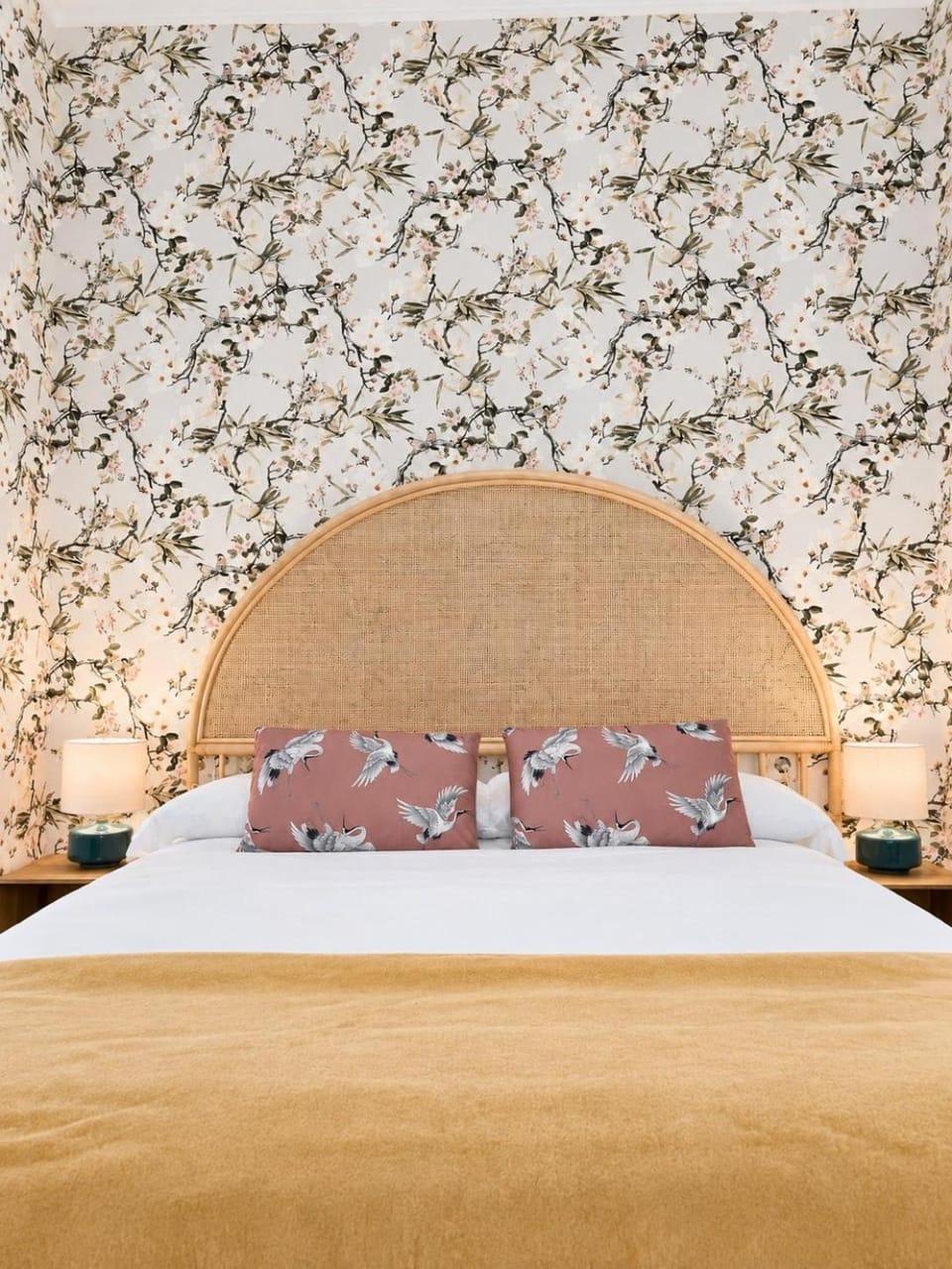 Bed, Photo of the whole room, Bedroom, flat iron